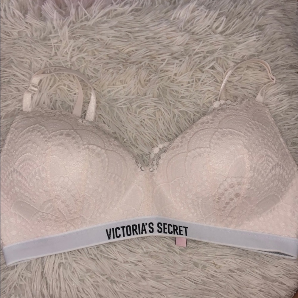 Victoria’s Secret Lined No Wire Bra